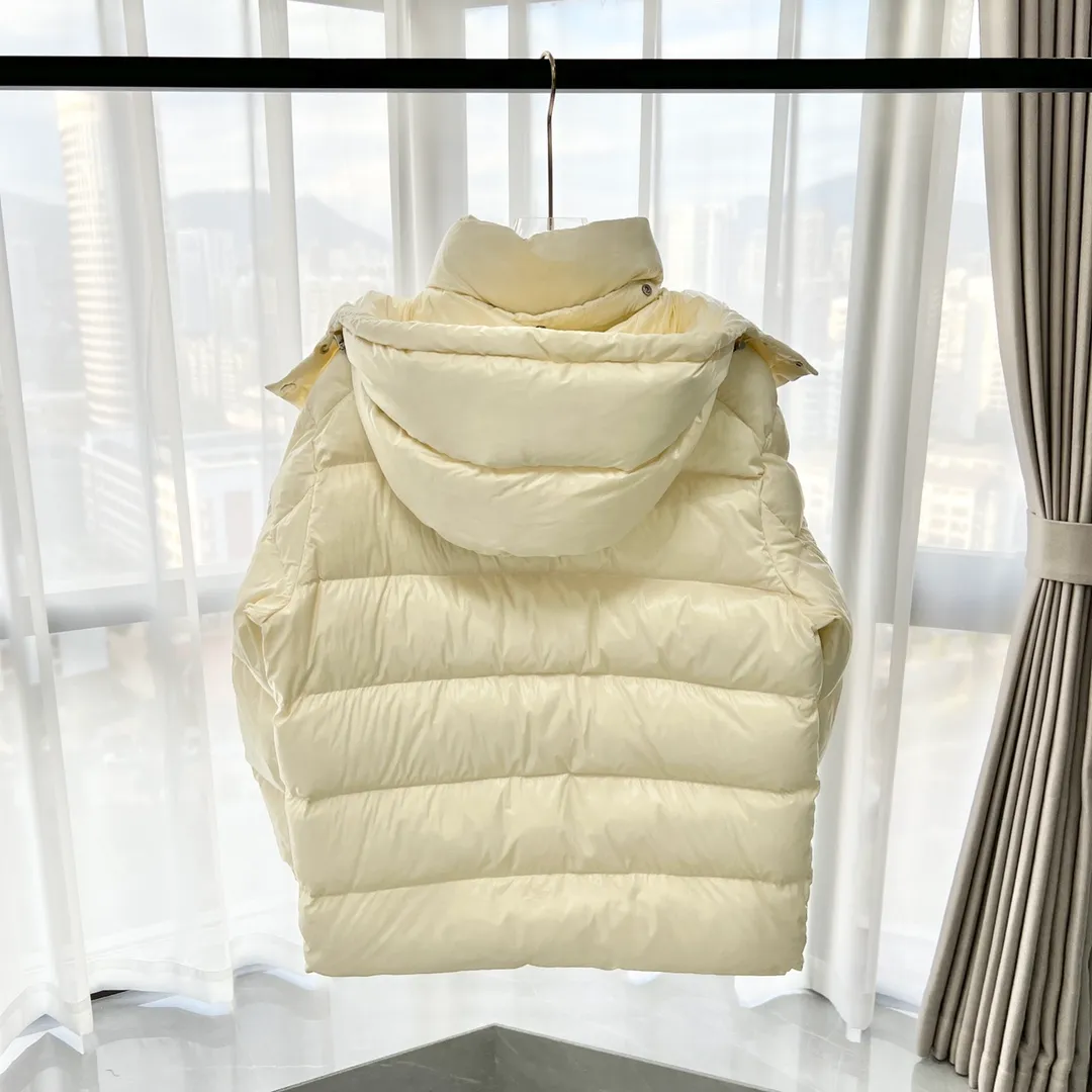 P390 Moncler/ 2026 70 、 。 DNA ， ， 。 Classic ， 、 。 Classic 70 。 Quality， 90 ，Premium Quality ， ，Black ！ Sizes M-3XL